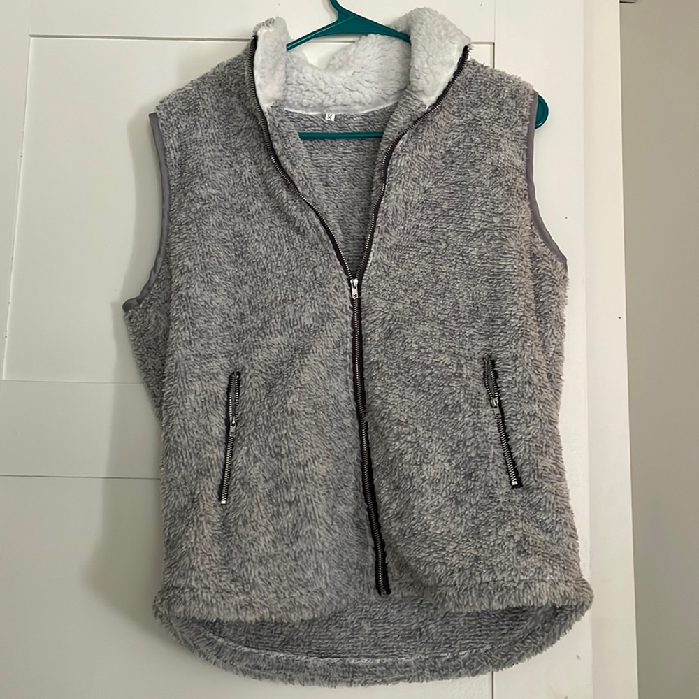 Fleece vest never worn